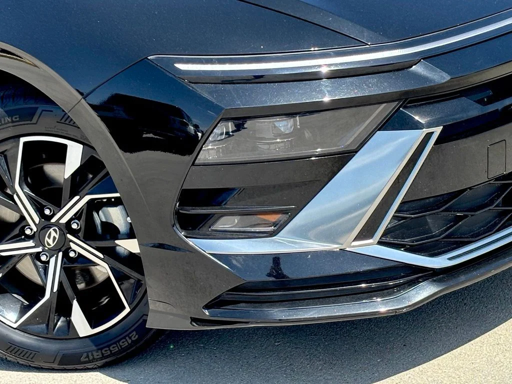 Used 2025 Abyss Black Hyundai SEL image 7