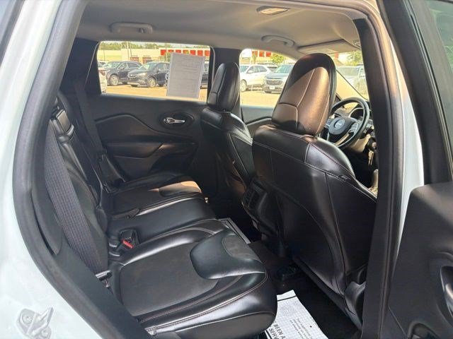 Used 2016 Bright White Clearcoat Jeep Trailhawk image 18