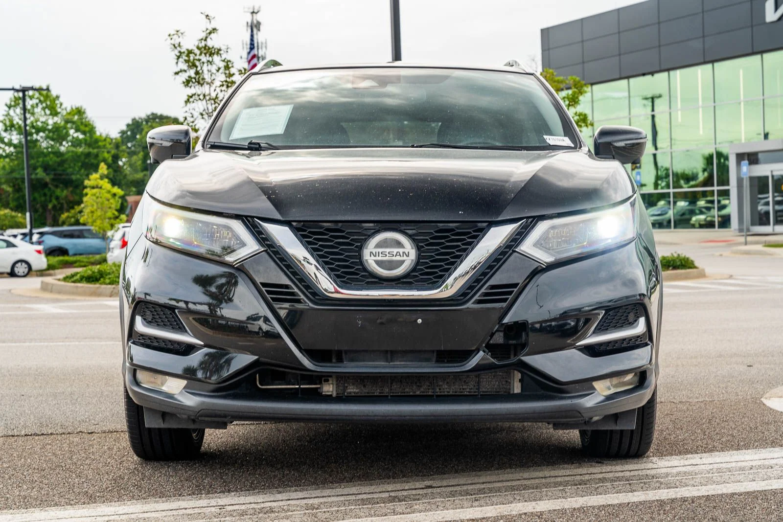 Used 2020 Black Nissan SL image 1