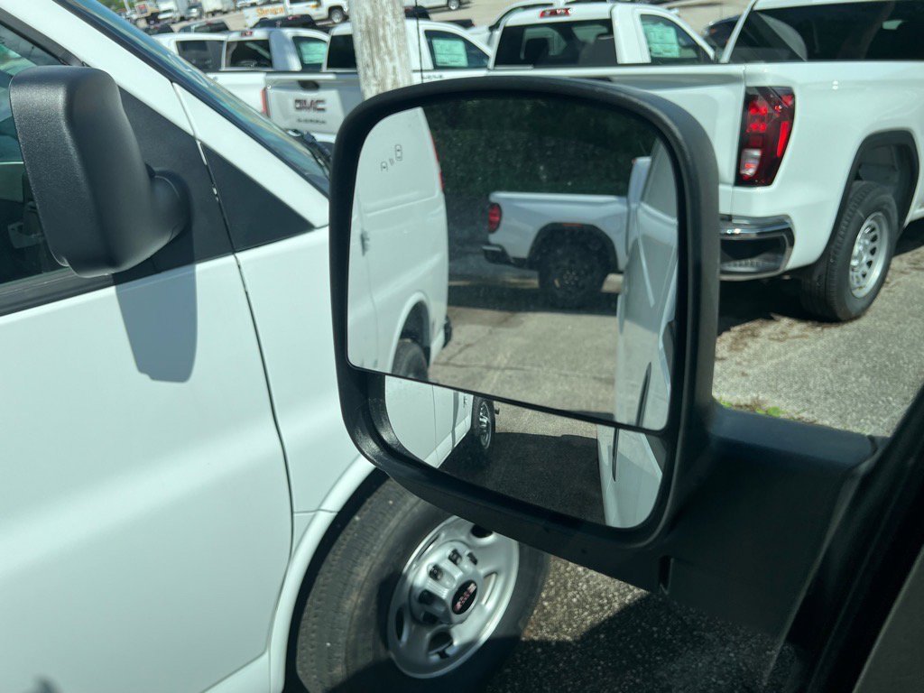 2025 GMC Savana Cargo Work Van - Photo 20