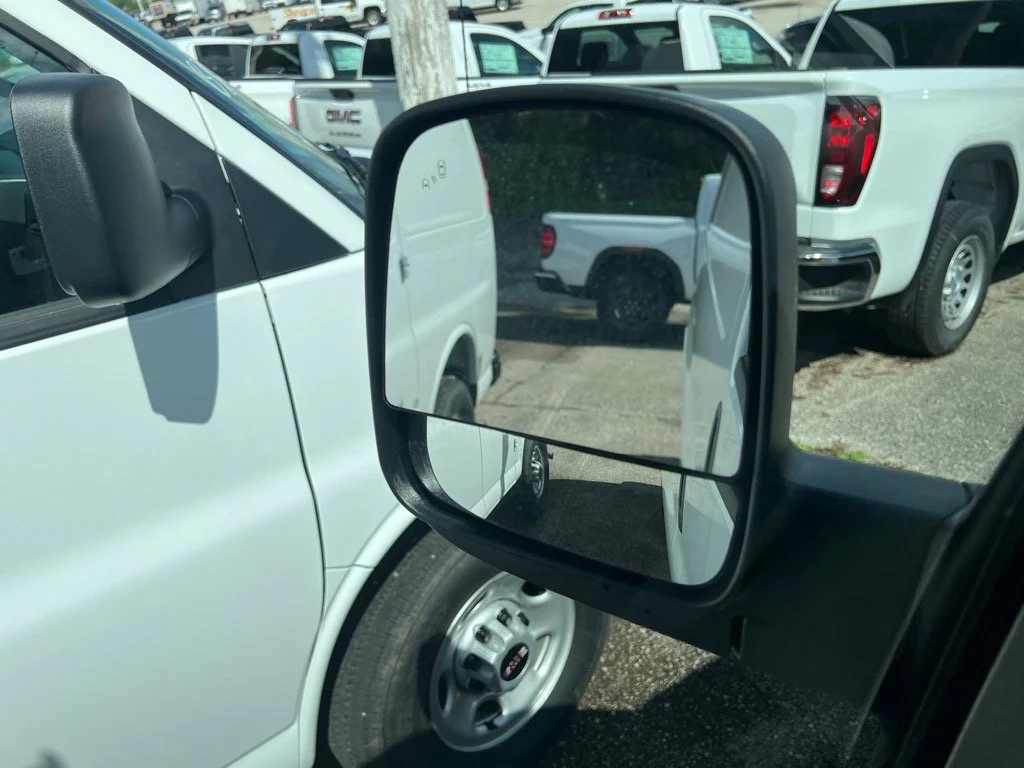 2025 GMC Savana Cargo Work Van - Photo 20