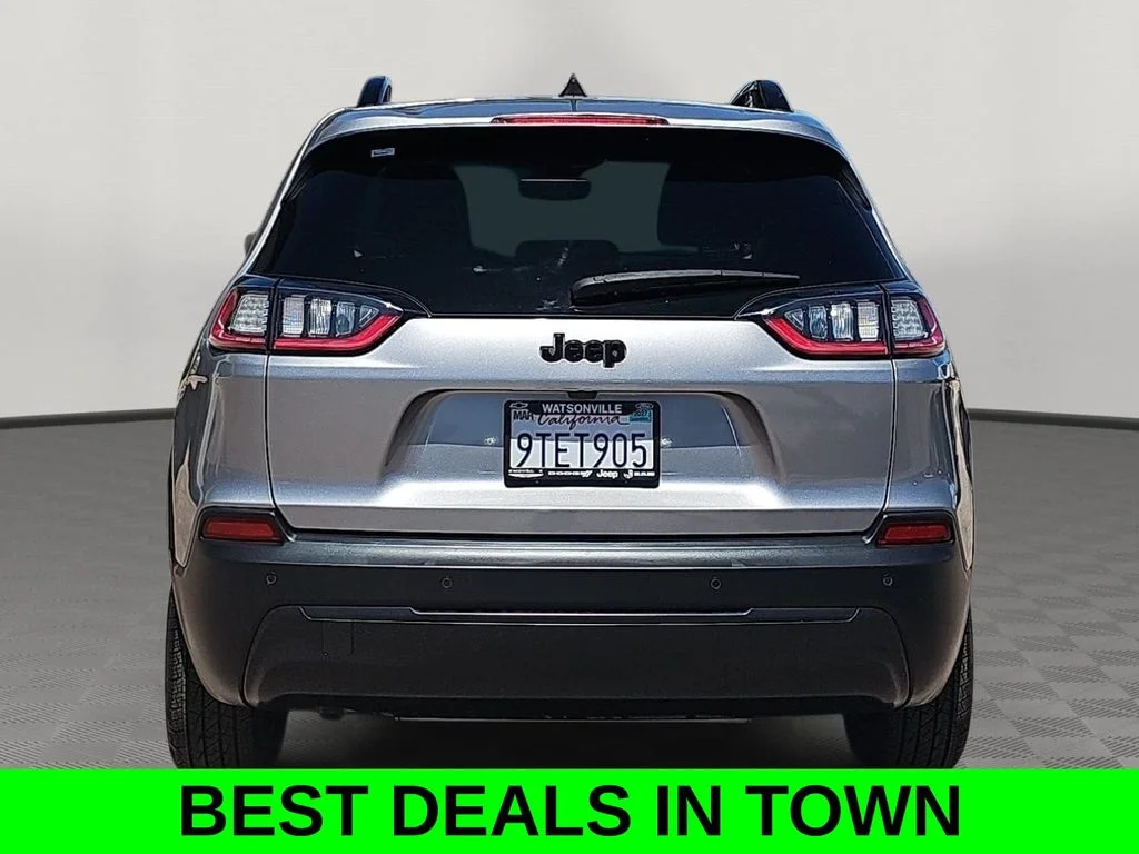 Used 2021 Silver Jeep Latitude Plus image 4