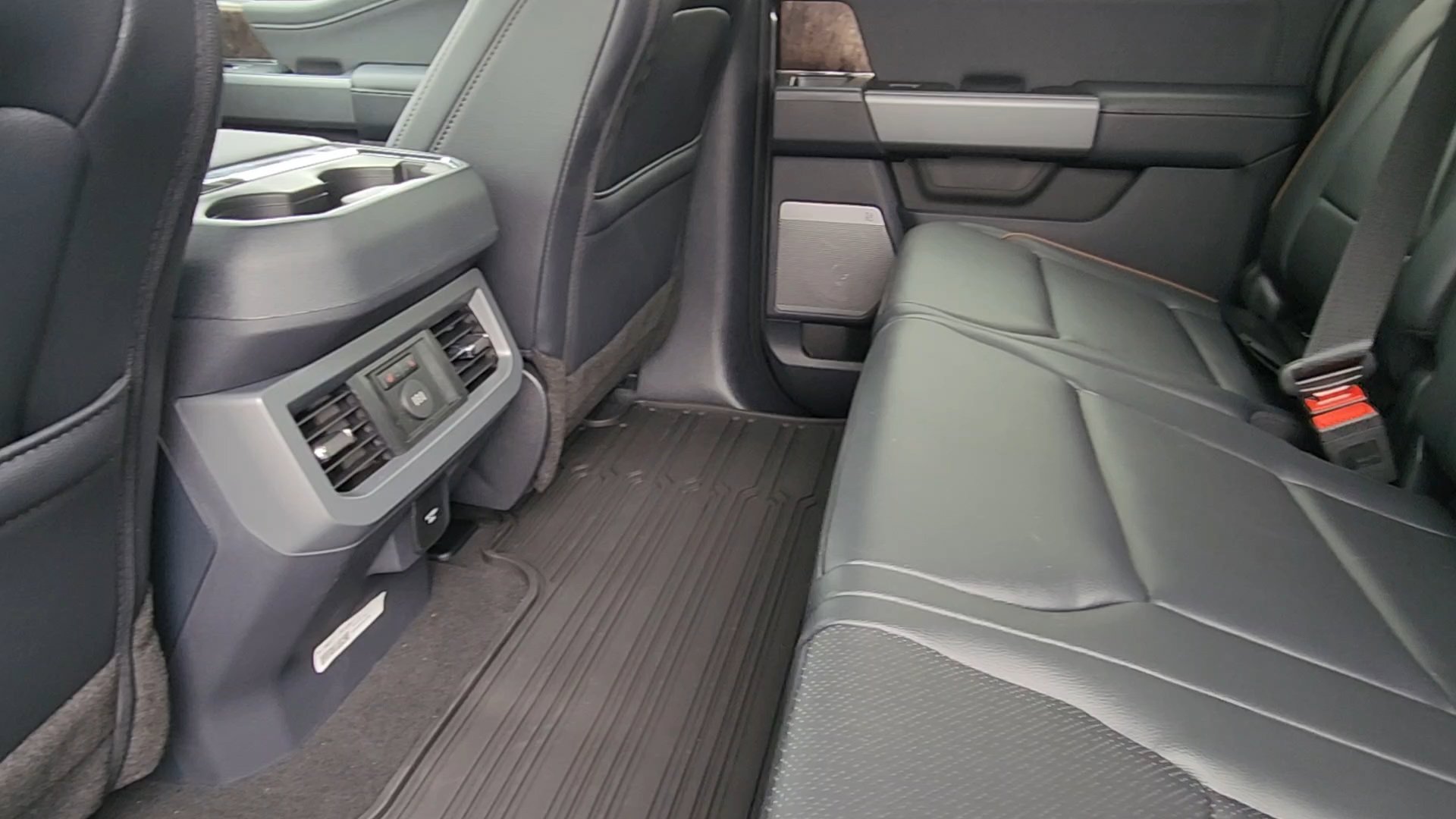 New 2026 Carbonized Gray Metallic Ford LARIAT image 26