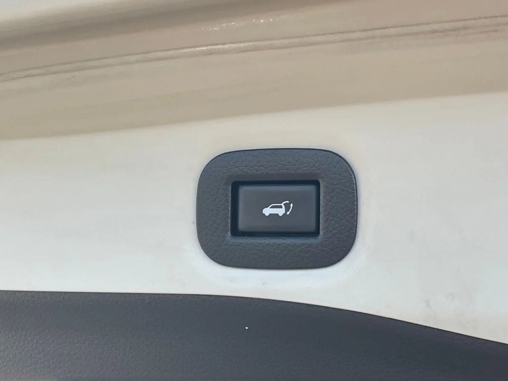 Used 2017 Brilliant Silver Nissan SV image 27