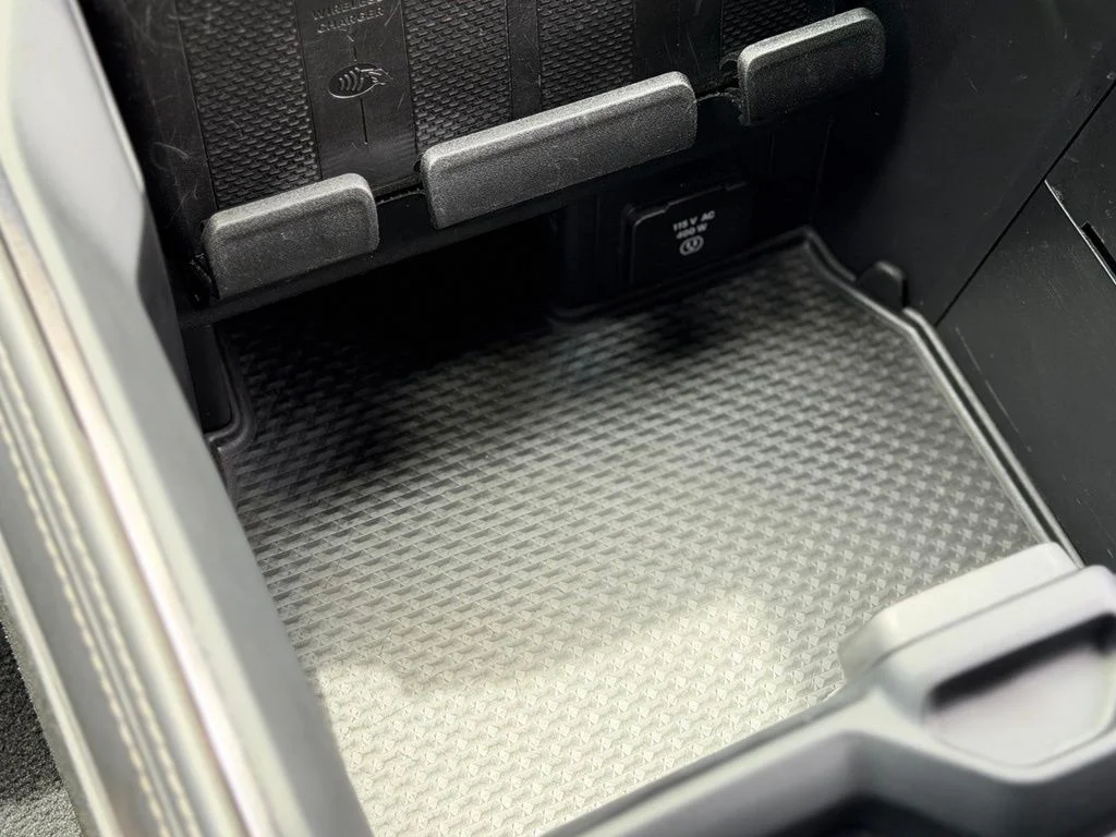 Used 2025 White Ram Limited image 16