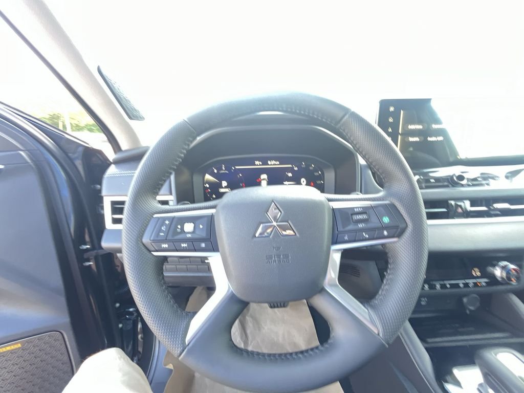 2025 Mitsubishi Outlander SE - Photo 14