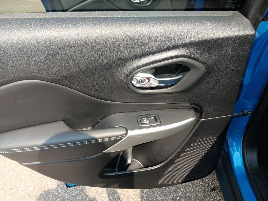 Used 2022 Hydro Blue Pearlcoat Jeep X image 34
