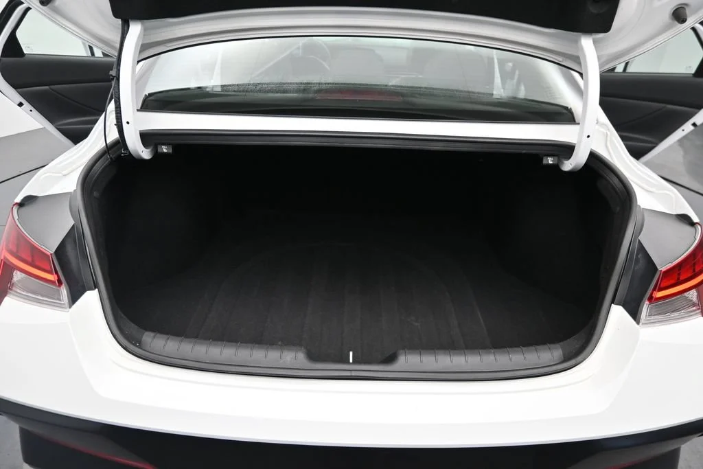 Used 2025 White Hyundai Limited image 11