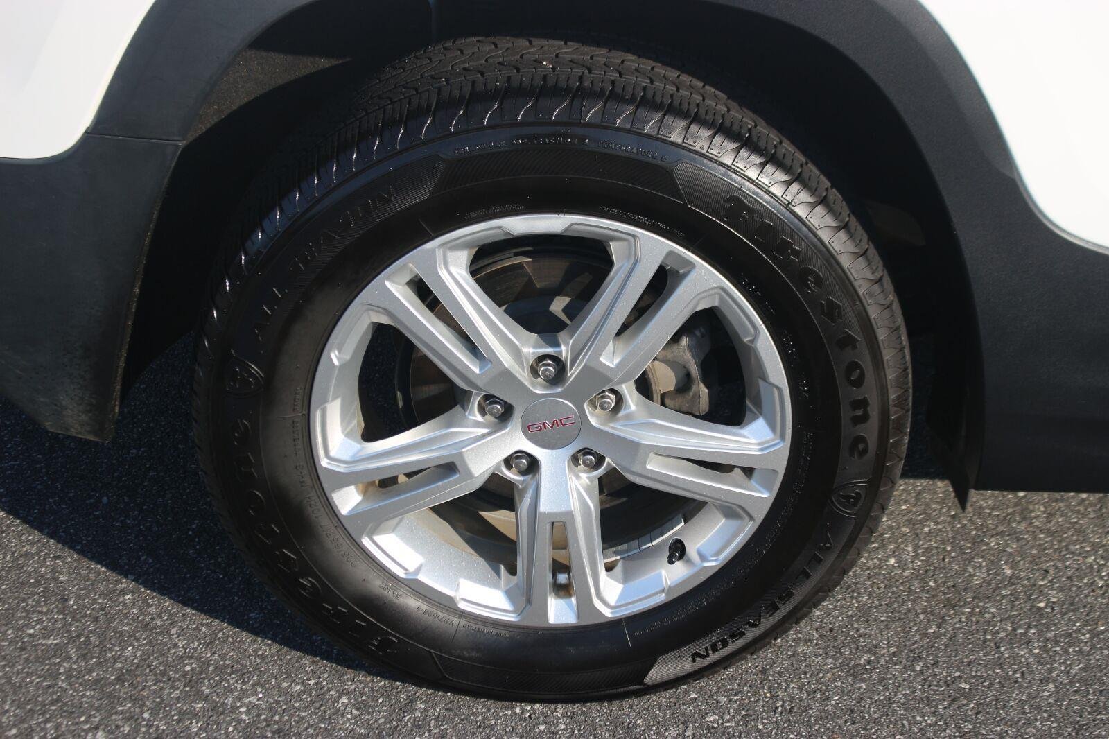 Used 2020 SUMMIT WHITE GMC SLE image 35