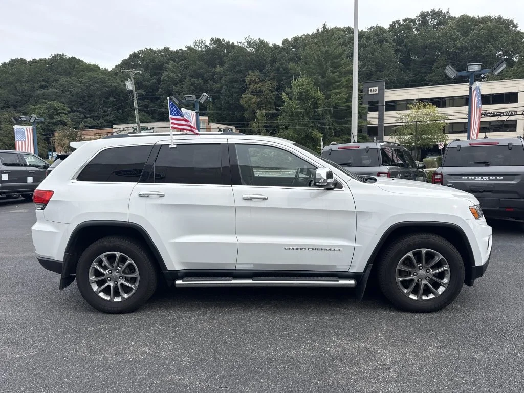 Used 2015 White Jeep Limited image 3