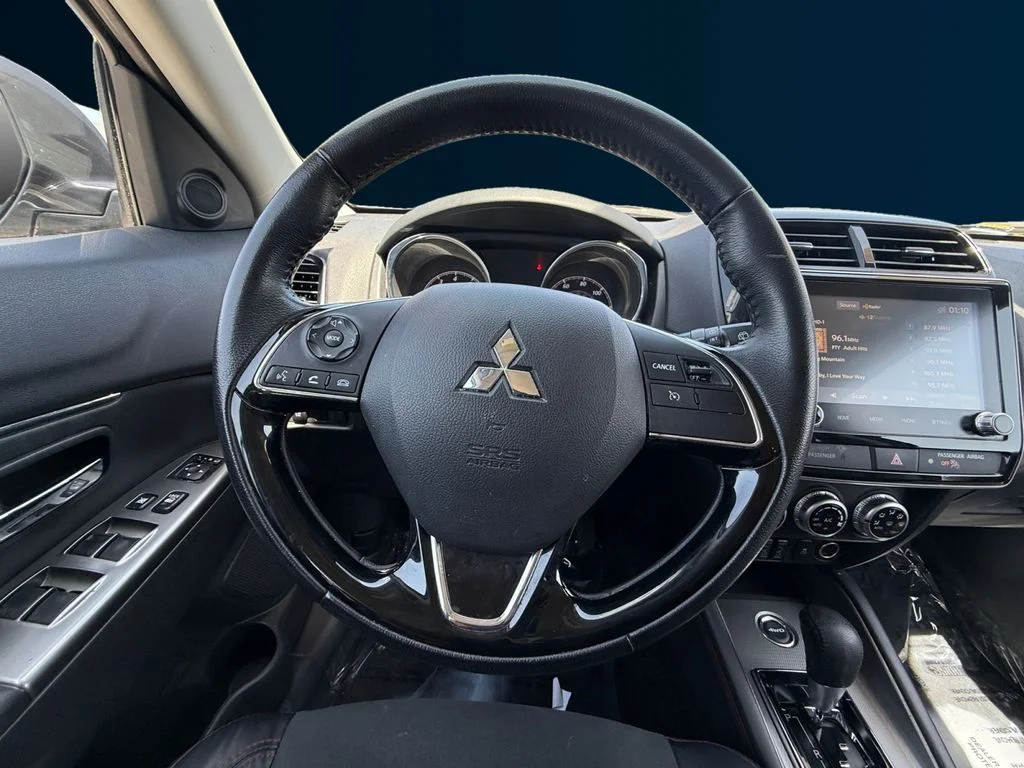 Used 2025  Mitsubishi 2.0 ES image 13