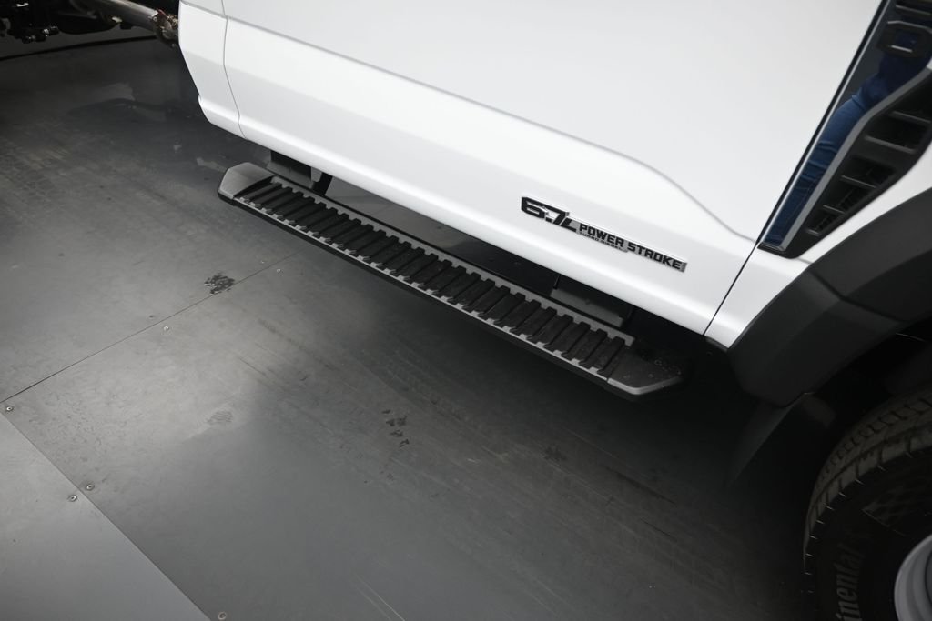 New 2026 Oxford White Ford XL image 16