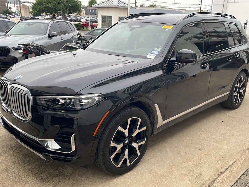 2022 BMW X7 xDrive40i's photo
