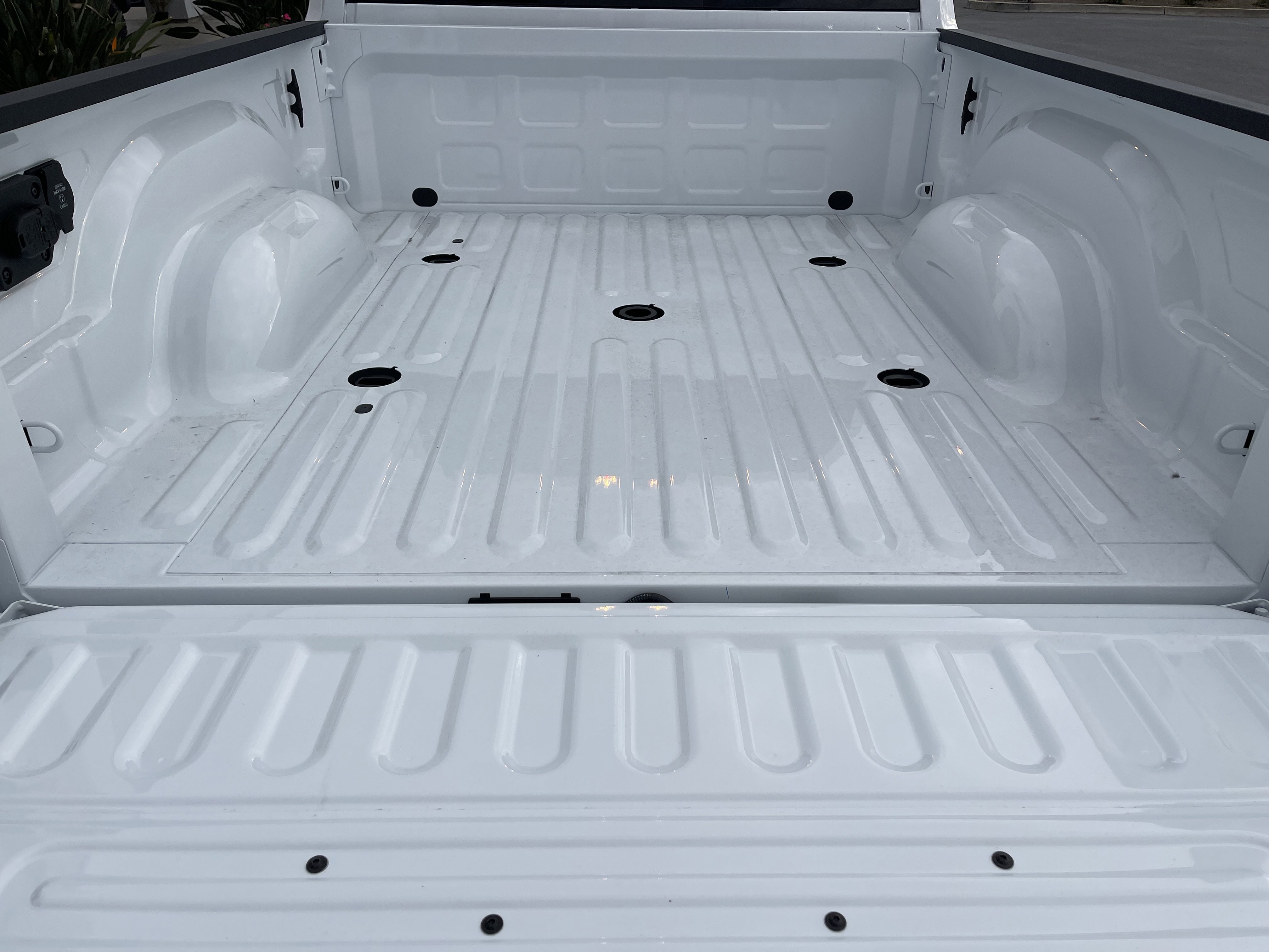 New 2026 Bright White Clear-Coat Exterior Paint RAM Tradesman image 12