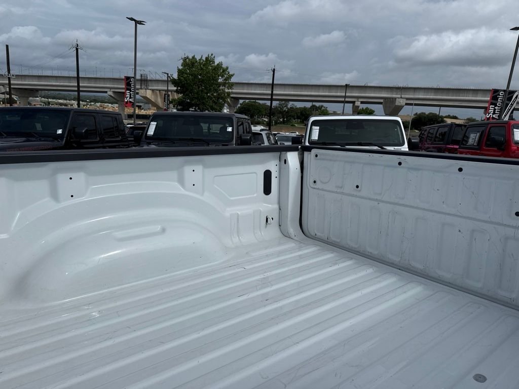 Used 2023 White Ram Big Horn/Lone Star image 21
