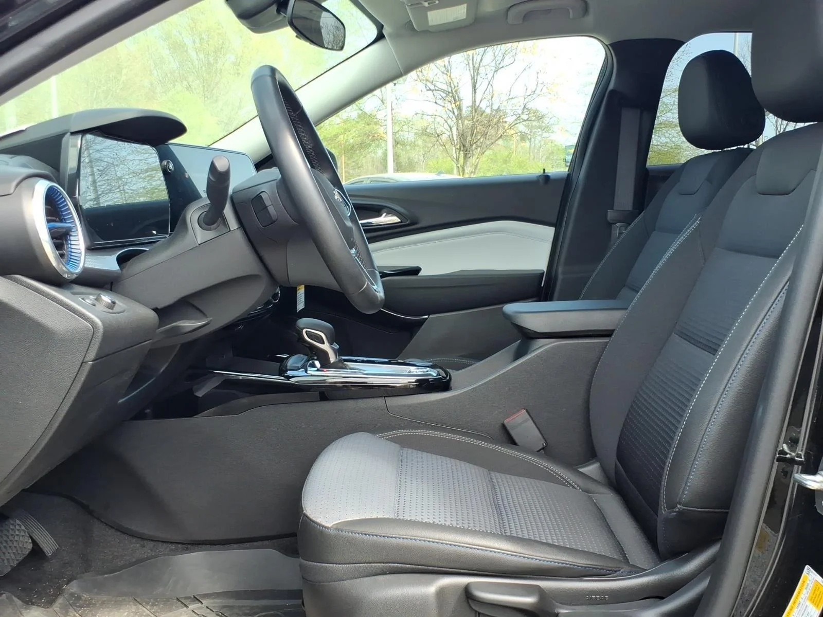 Used 2025 Mosaic Black Metallic Chevrolet LT image 10