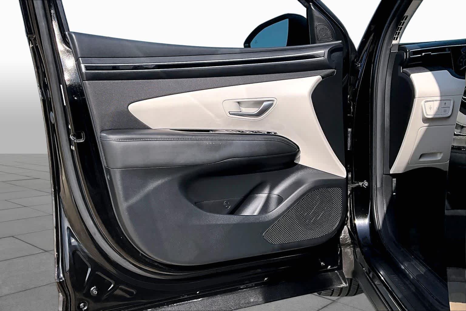 Used 2023 Phantom Black Hyundai SEL Convenience image 21