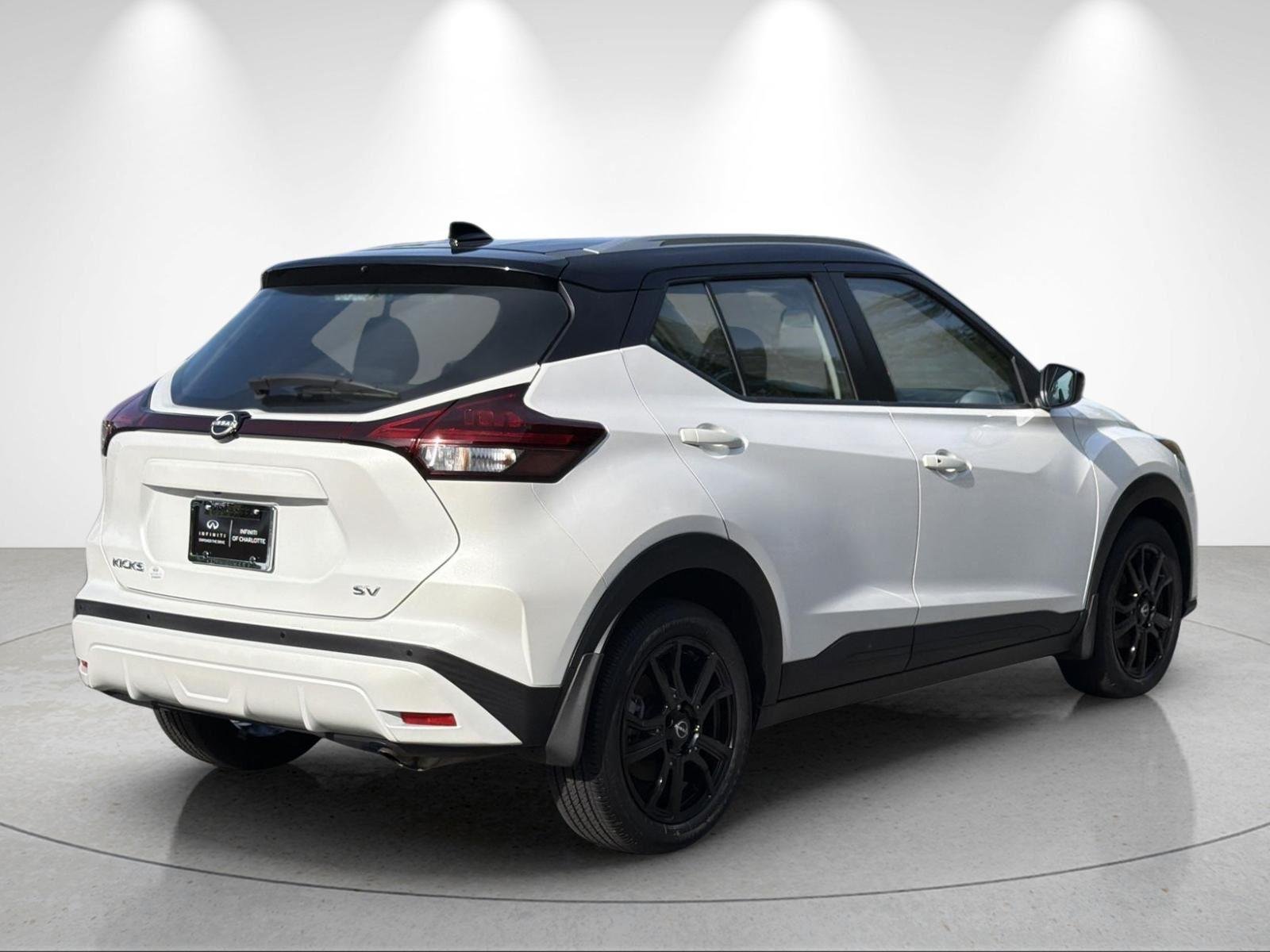 Used 2023 Aspen White Tricoat/Super Black Nissan SV image 5