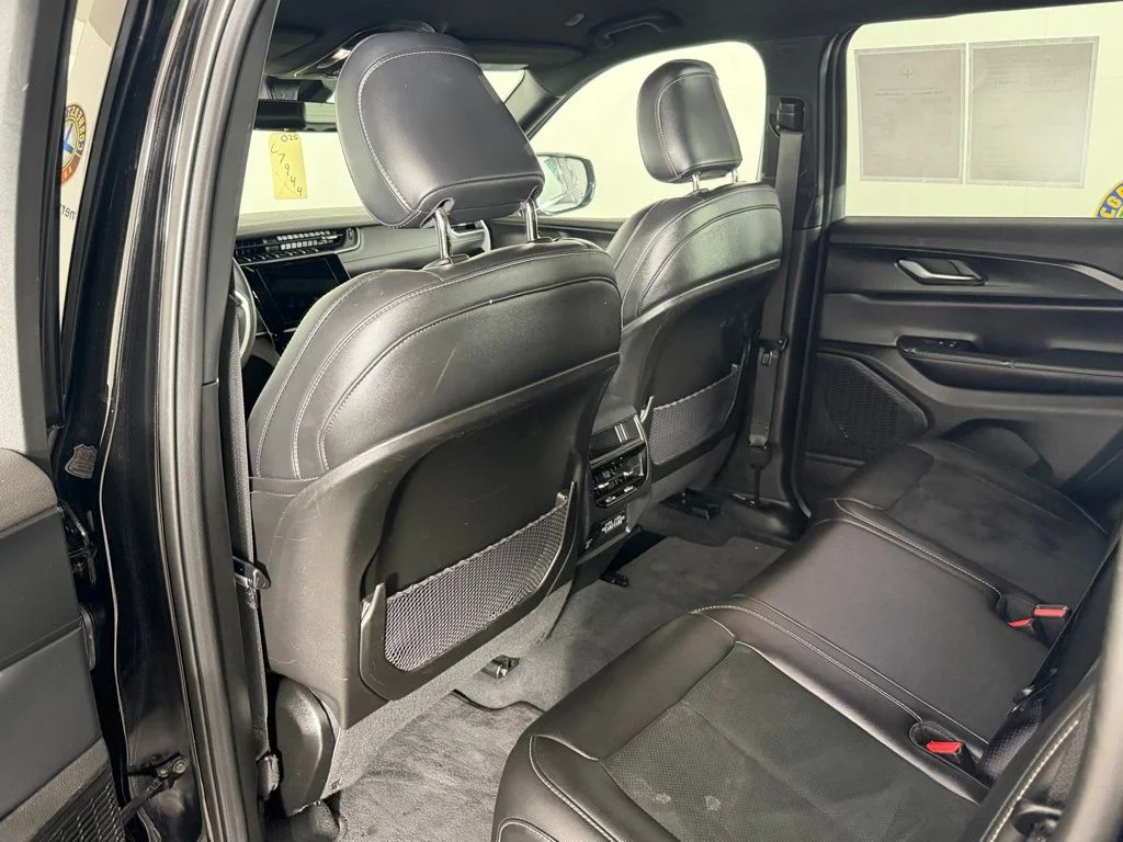 Used 2025 Diamond Black Jeep Altitude image 19