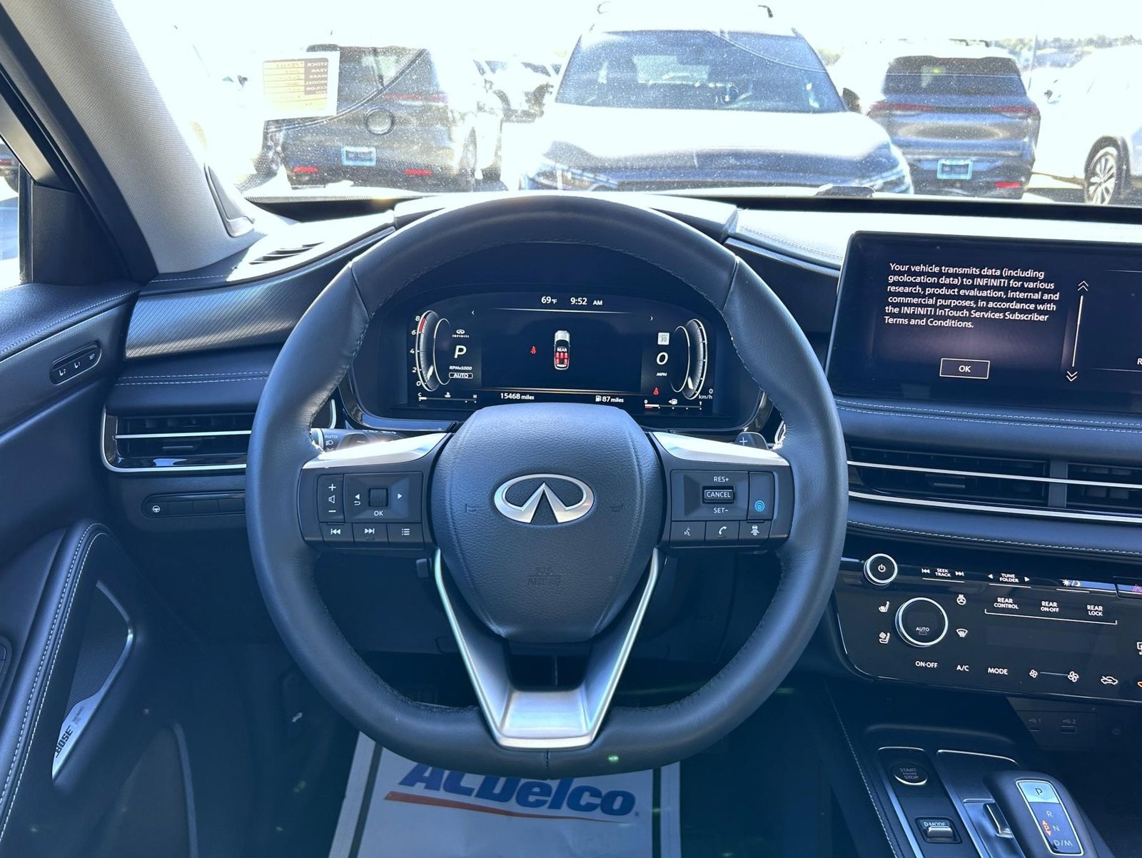 Certified Used 2025 White INFINITI LUXE image 11