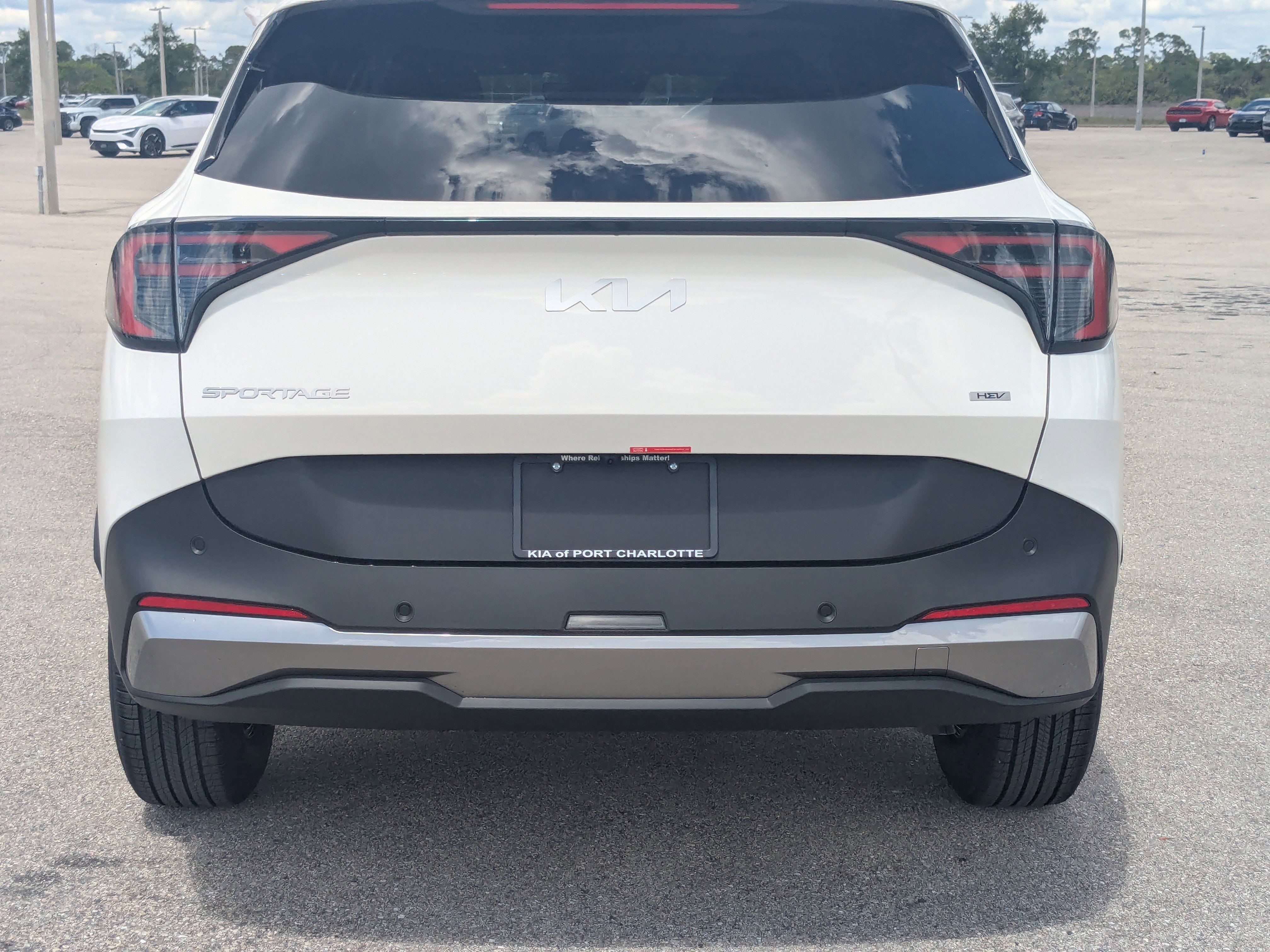 New 2026 Snow White Pearl Kia LX image 6
