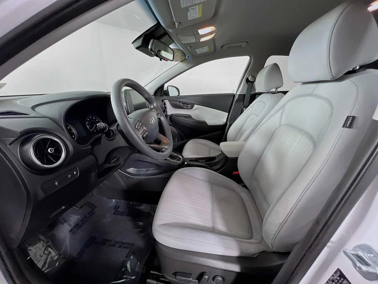 Used 2023 Lunar White Hyundai SEL image 20