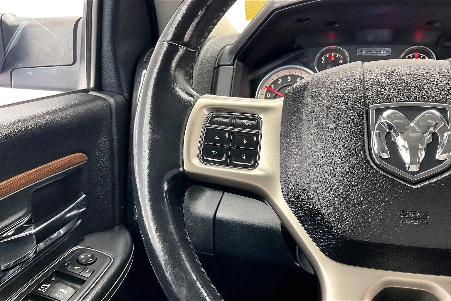 Used 2016 Granite Crystal Metallic Clearcoat Ram Laramie image 19