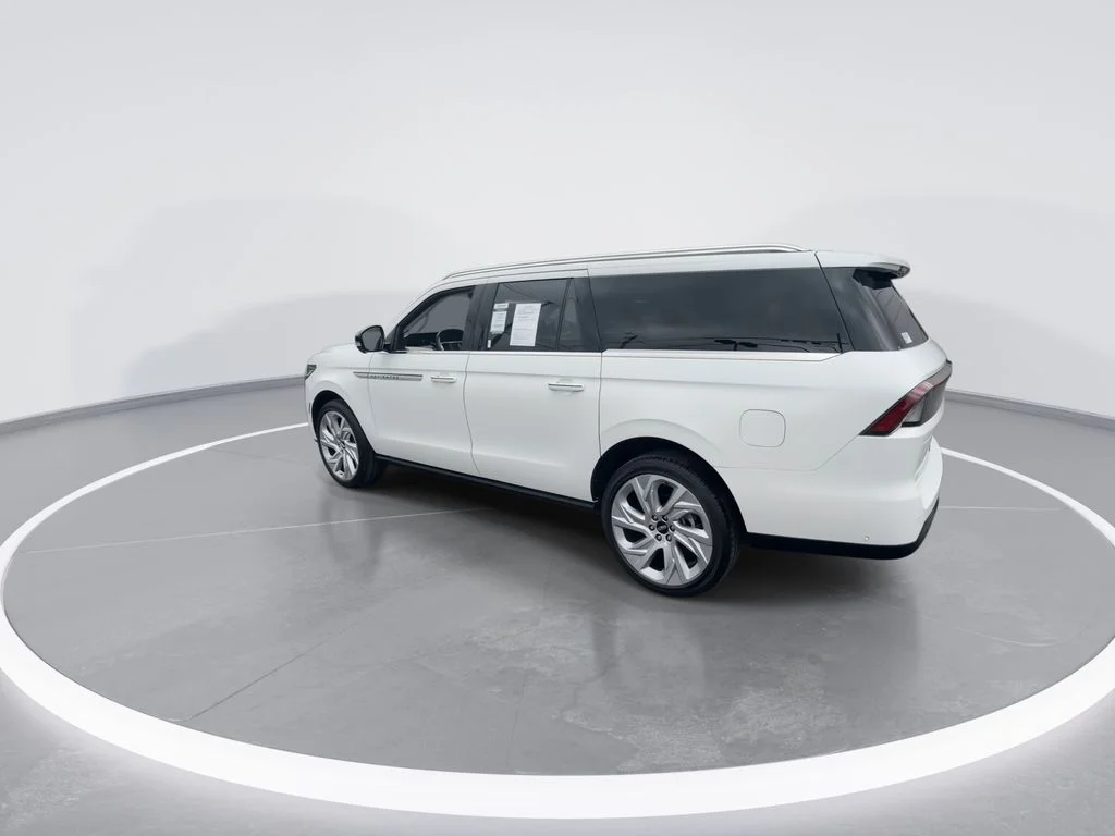 Used 2025 White Lincoln Reserve image 6