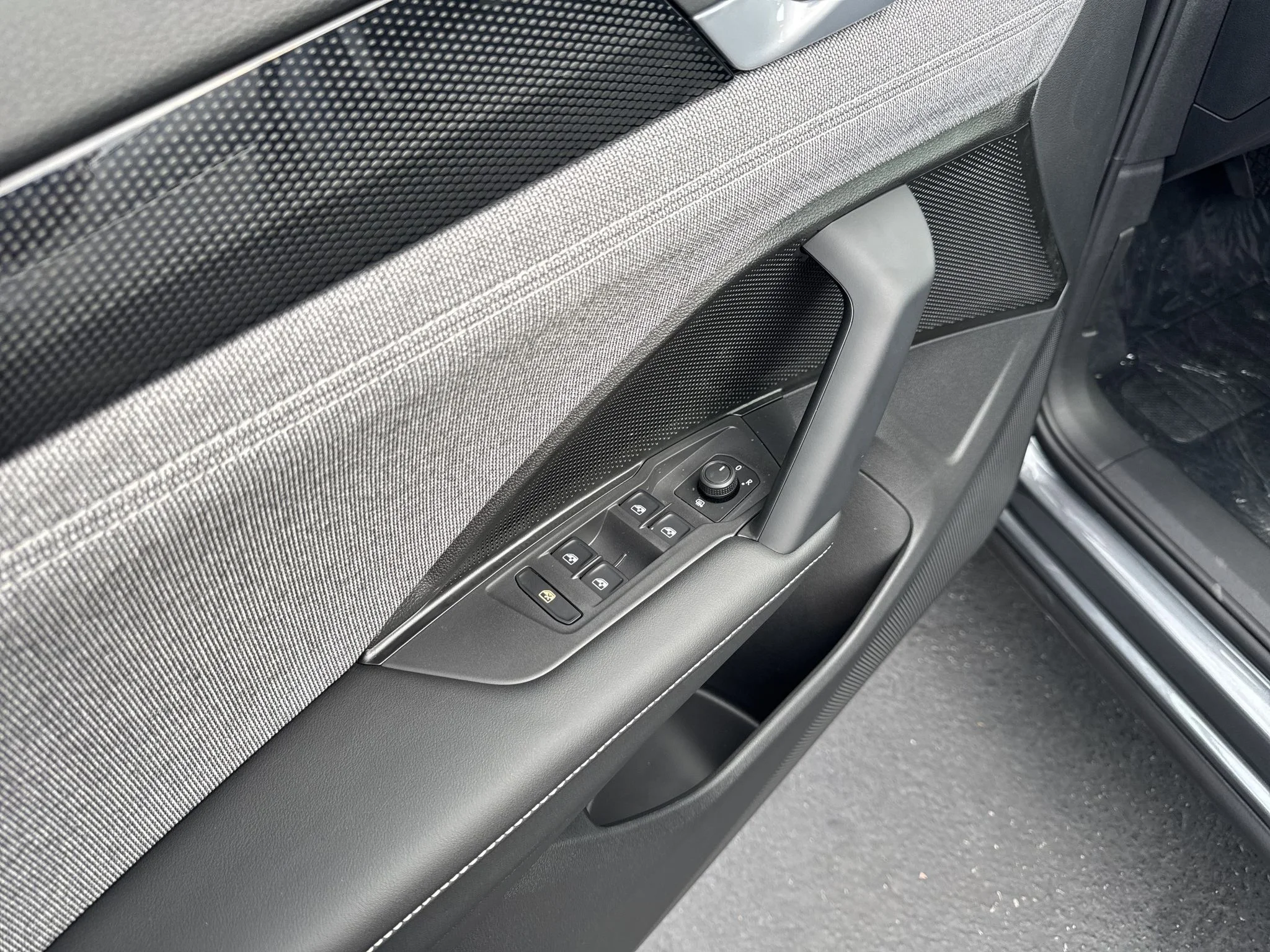 New 2026 Platinum Gray Metallic Volkswagen S image 13