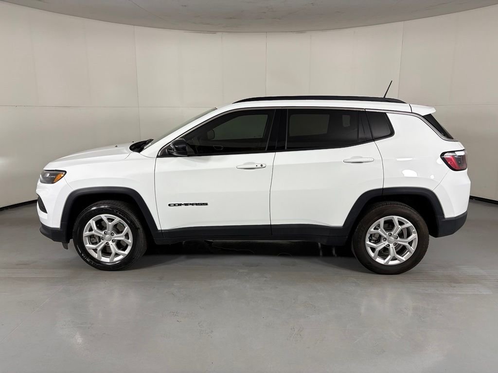 Used 2024 White Jeep Latitude image 5