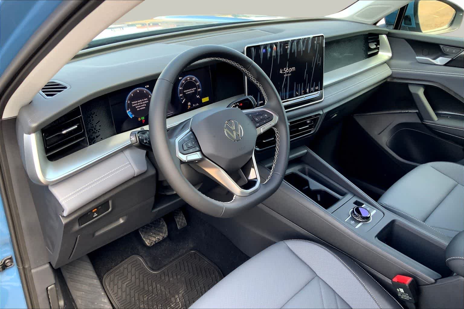 2025 Volkswagen Tiguan SE - Photo 8