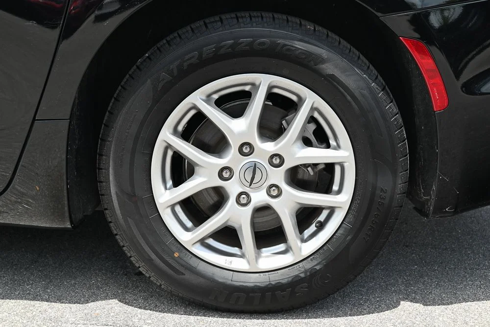 Used 2024 Black Chrysler Touring L image 9