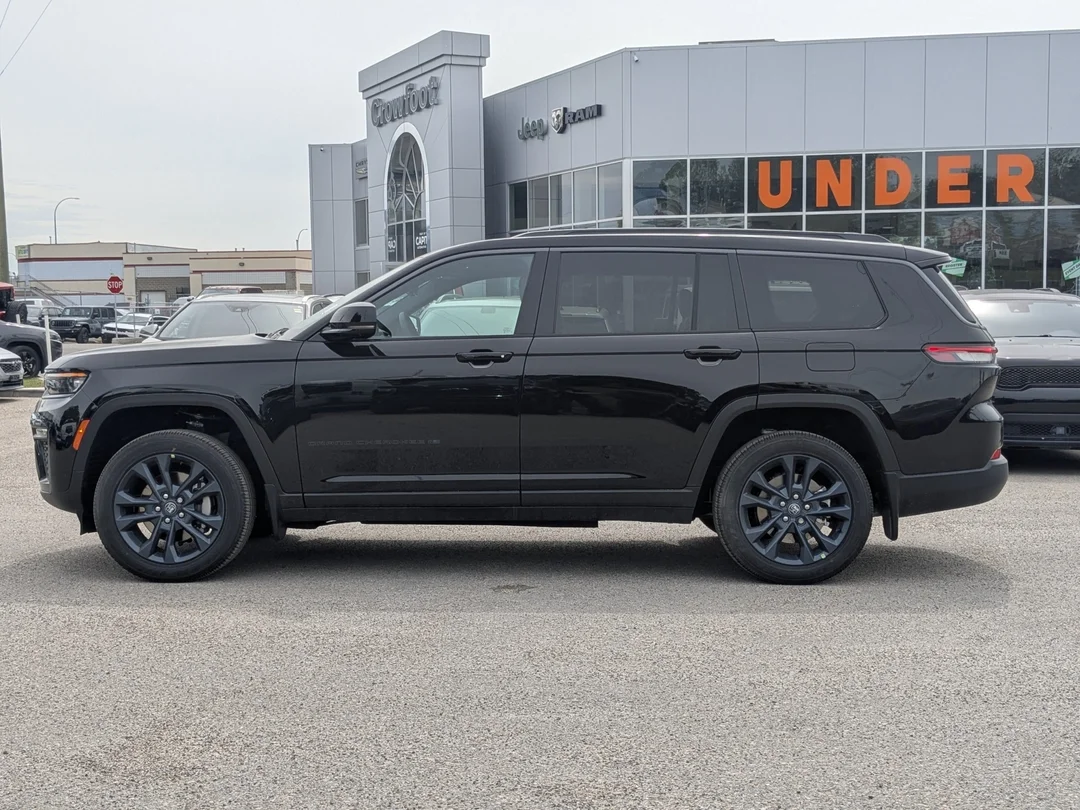New 2026 Black Jeep 85th Anniversary - - 4x4 - 2.0L Turbo - Dual-Pane Panoramic Sunroof - Trailer Tow Pkg & More! image 5