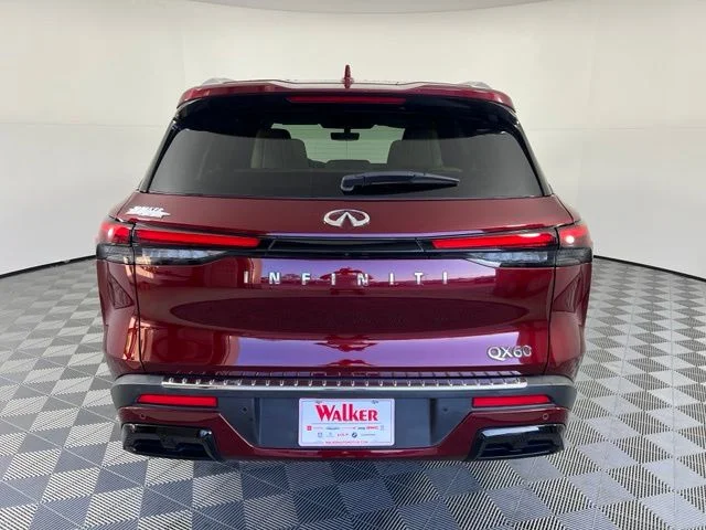 Used 2023 Red INFINITI LUXE image 6