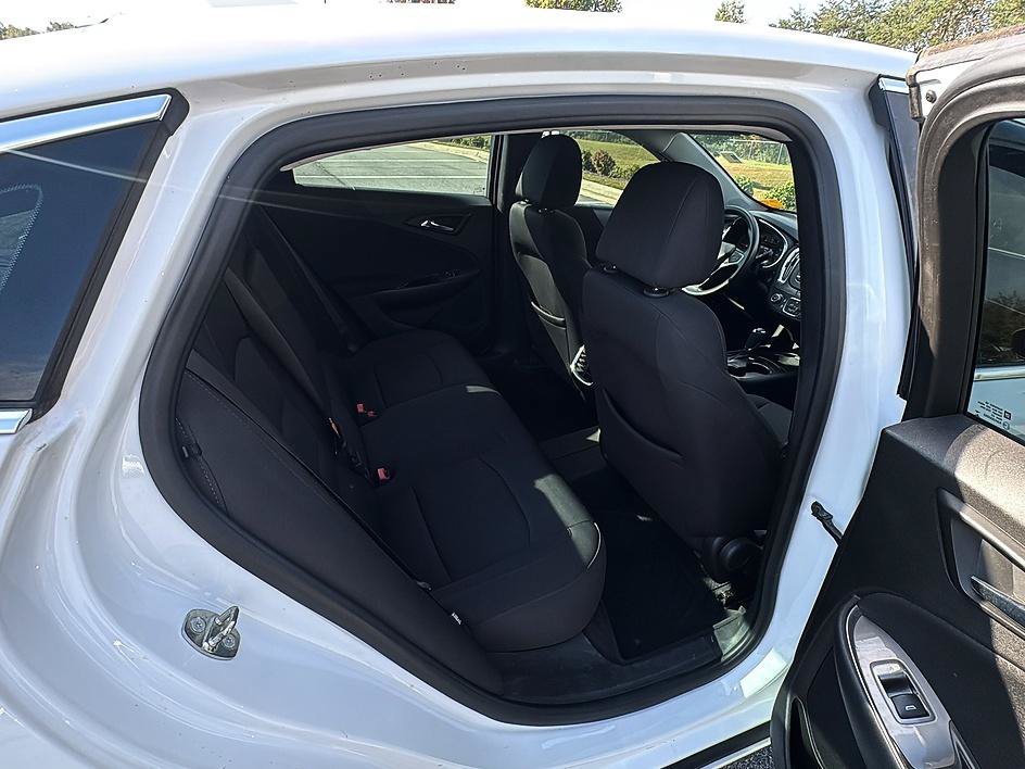 Used 2017 Summit White Chevrolet LT image 22