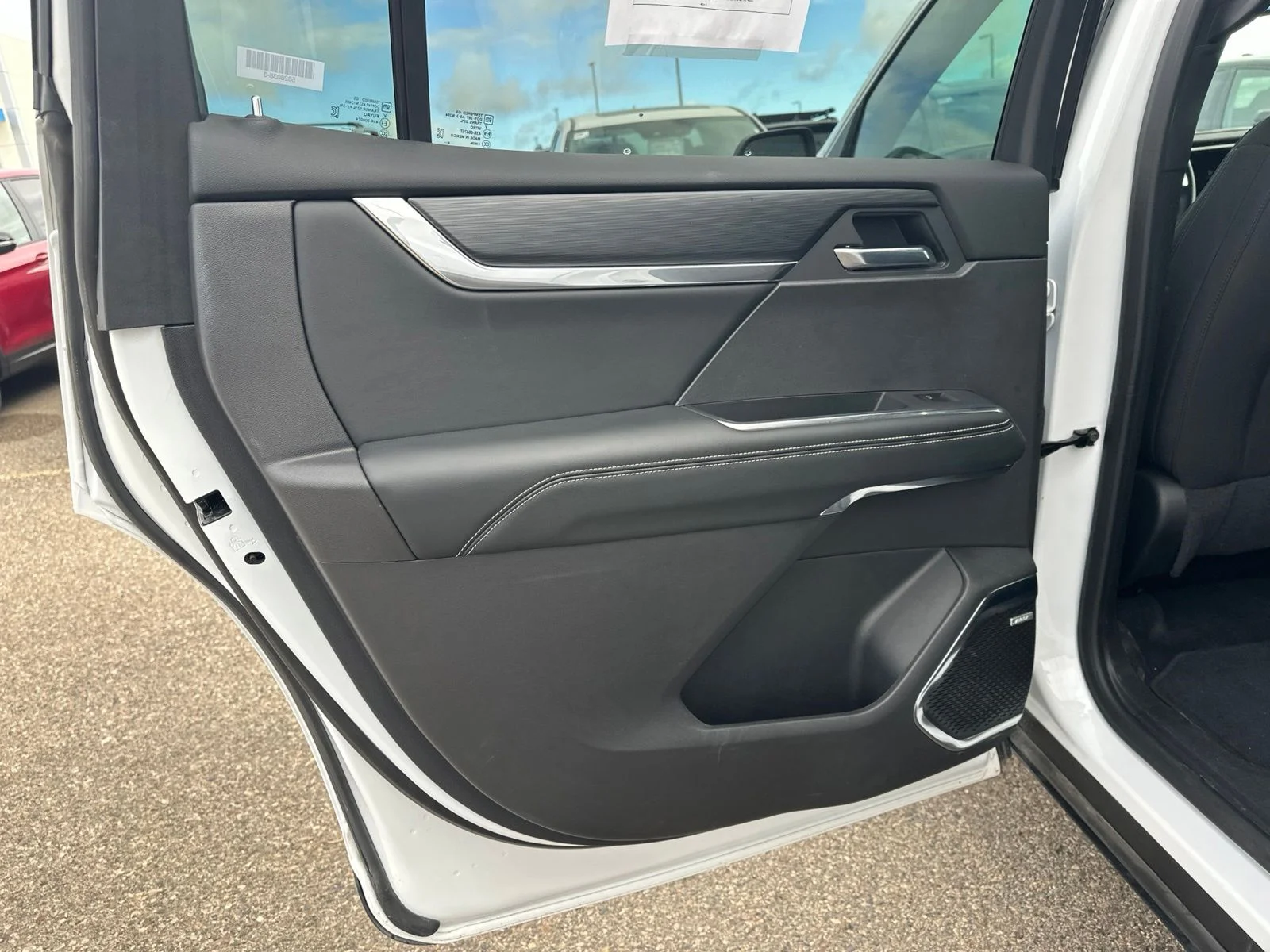 2025 GMC Acadia Elevation - Photo 29