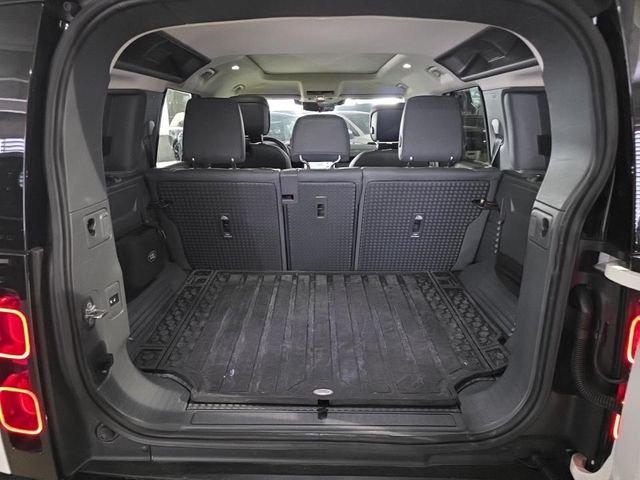 Used 2024 Fuji White Land Rover X-Dynamic SE image 11
