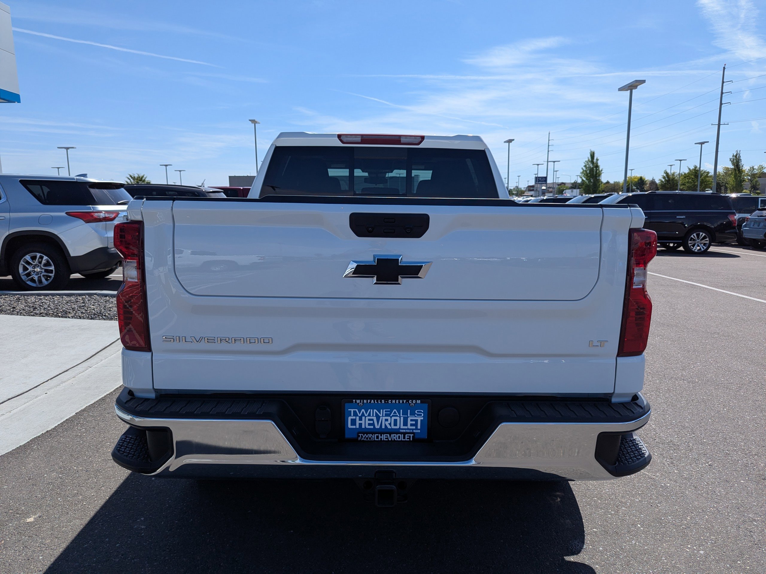 New 2025 Summit White Chevrolet LT image 32