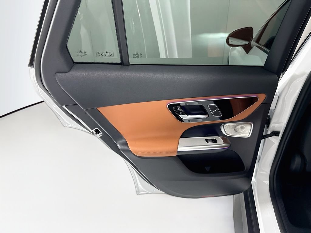 New 2027 Moonlight White Metallic Mercedes-Benz GLC 300 image 27