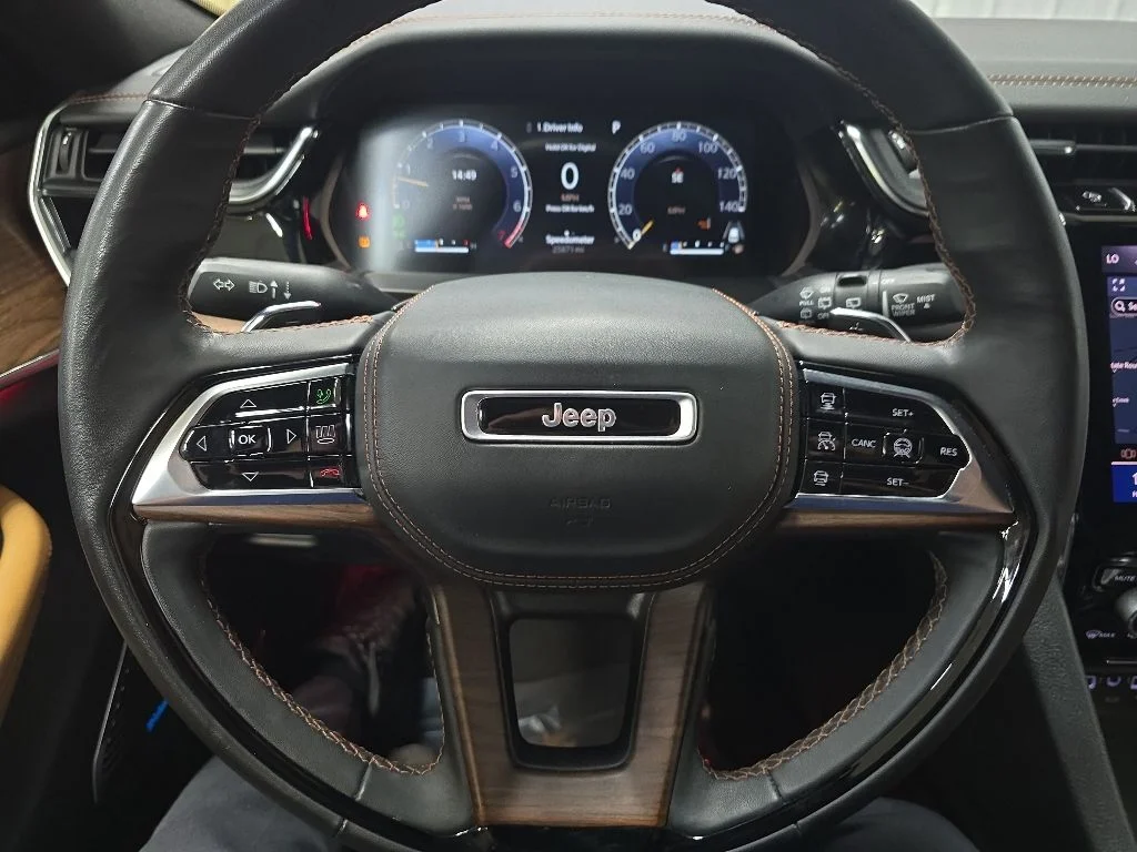 Used 2023 Black Jeep Summit image 19