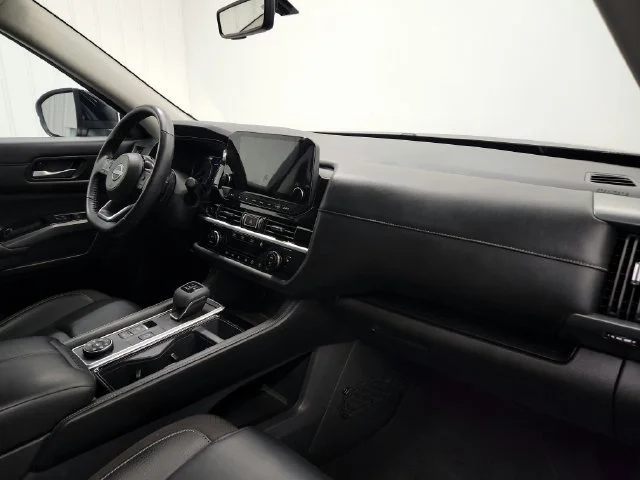 Used 2025 Super Black Nissan SL image 21