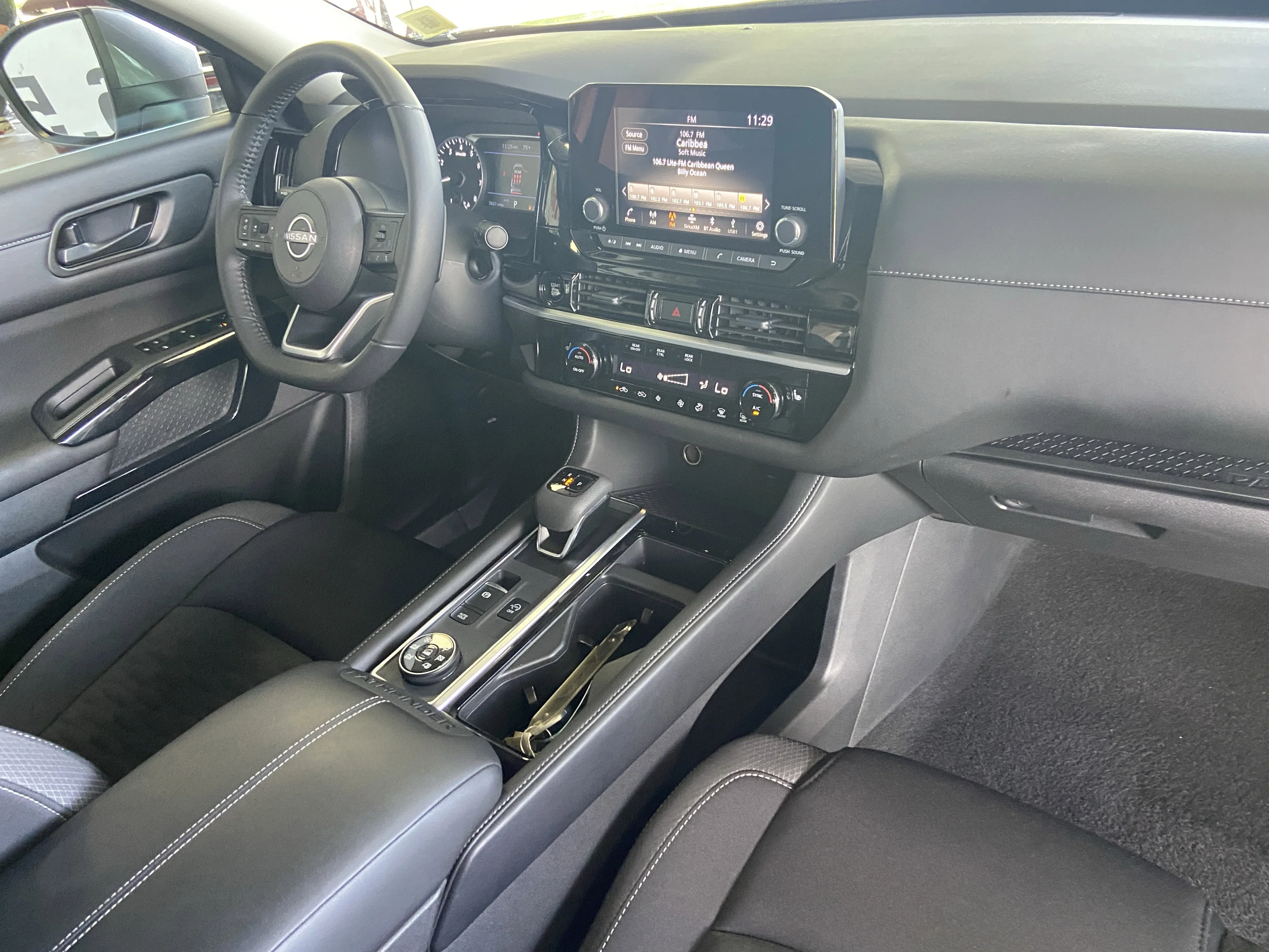 2025 Nissan Pathfinder SV - Photo 26