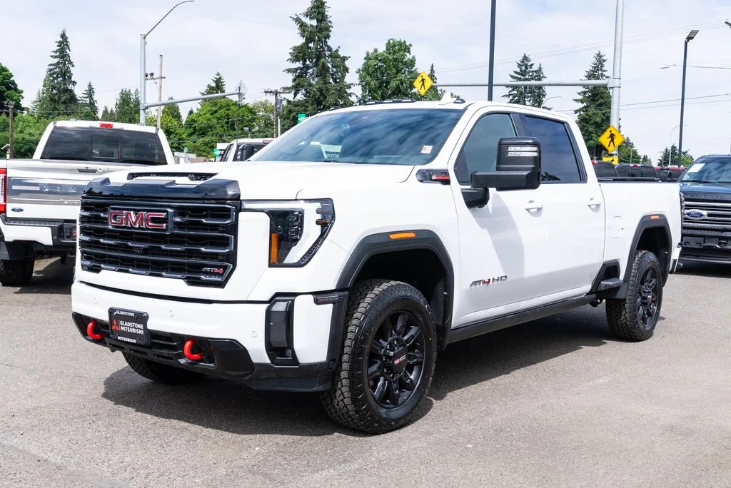 Used 2024 White GMC AT4 image 3