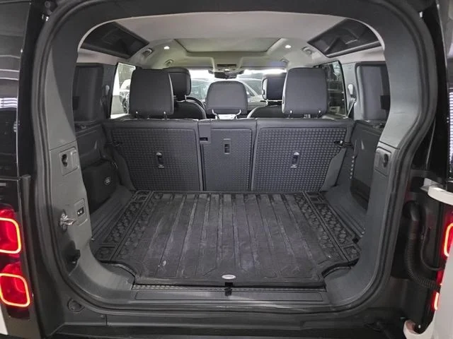 Used 2024 Fuji White Land Rover X-Dynamic SE image 11