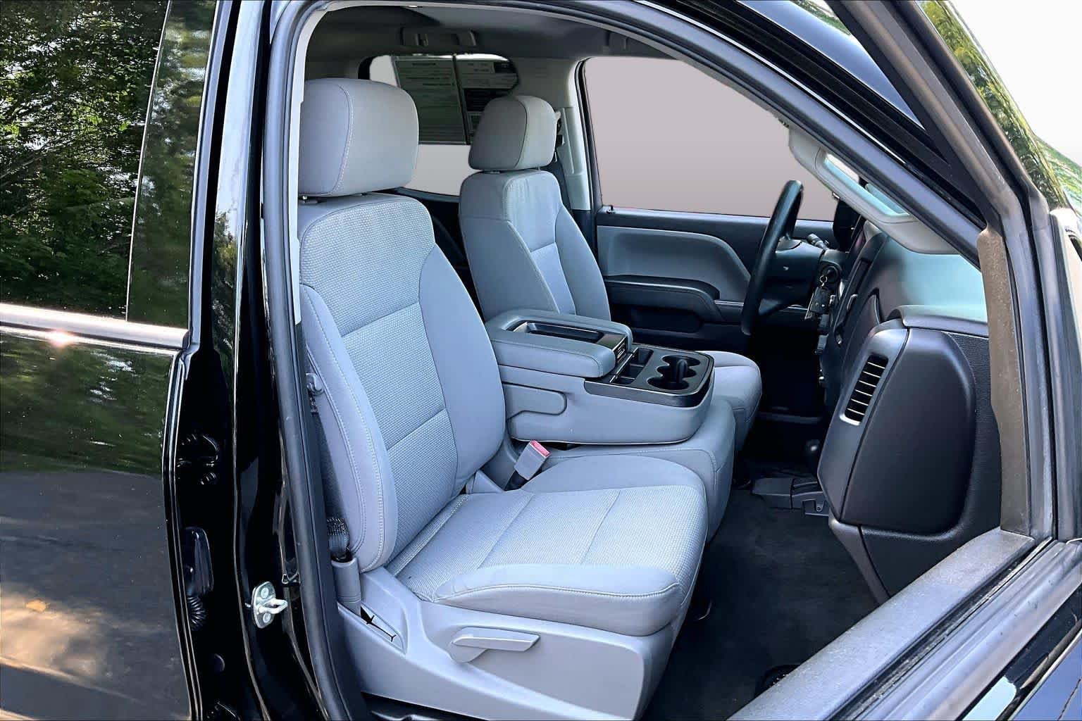 Used 2018 Onyx Black GMC  image 8