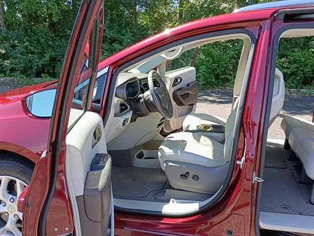 Used 2020 Velvet Red Pearl Coat Chrysler Launch Edition image 10