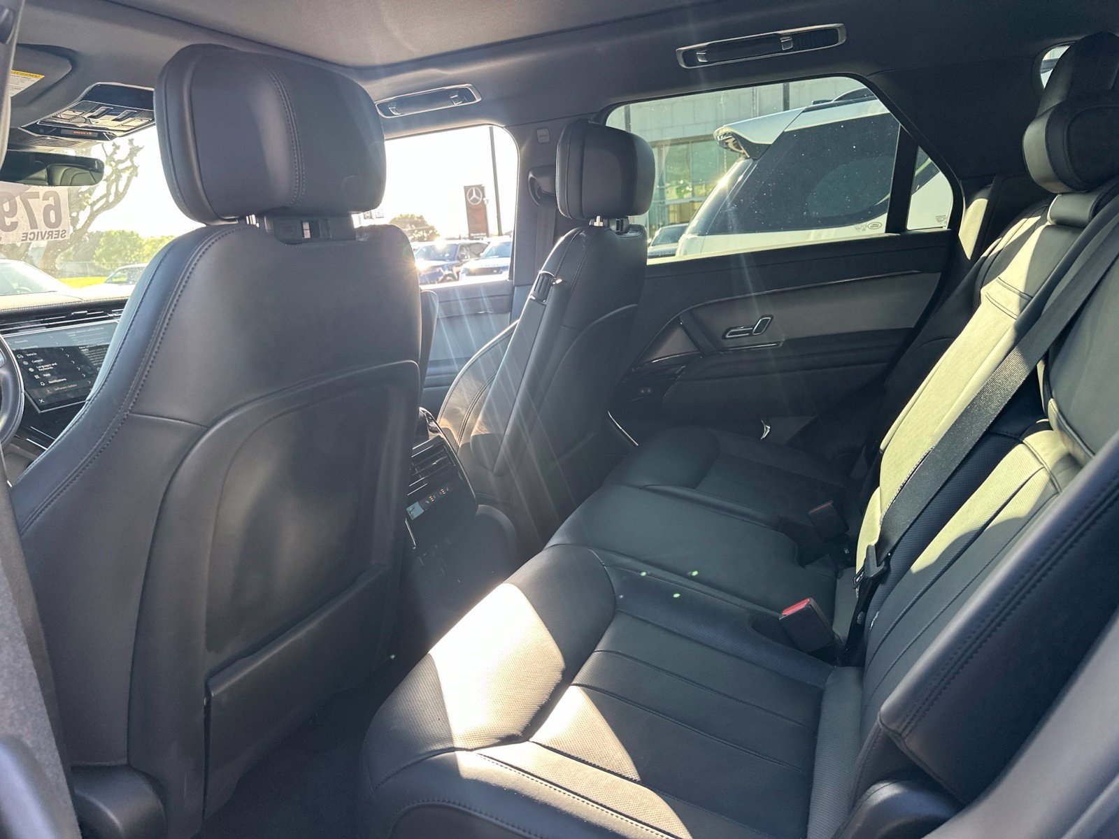 Used 2025 Fuji White Land Rover SE image 19