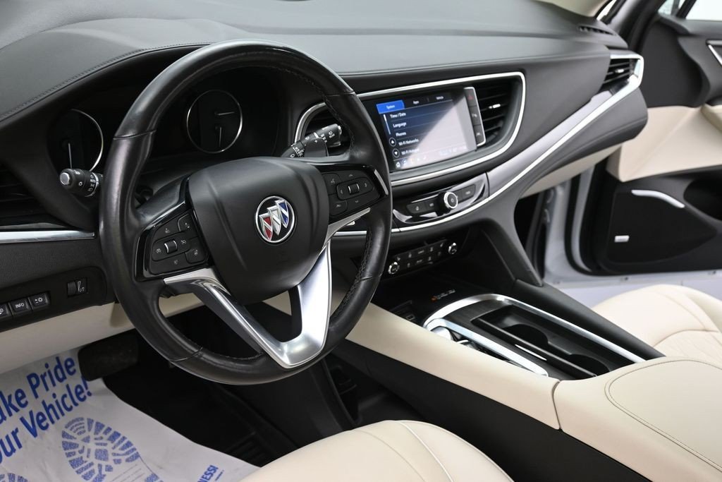 Used 2022 White Frost Buick AWD 4dr Avenir image 17