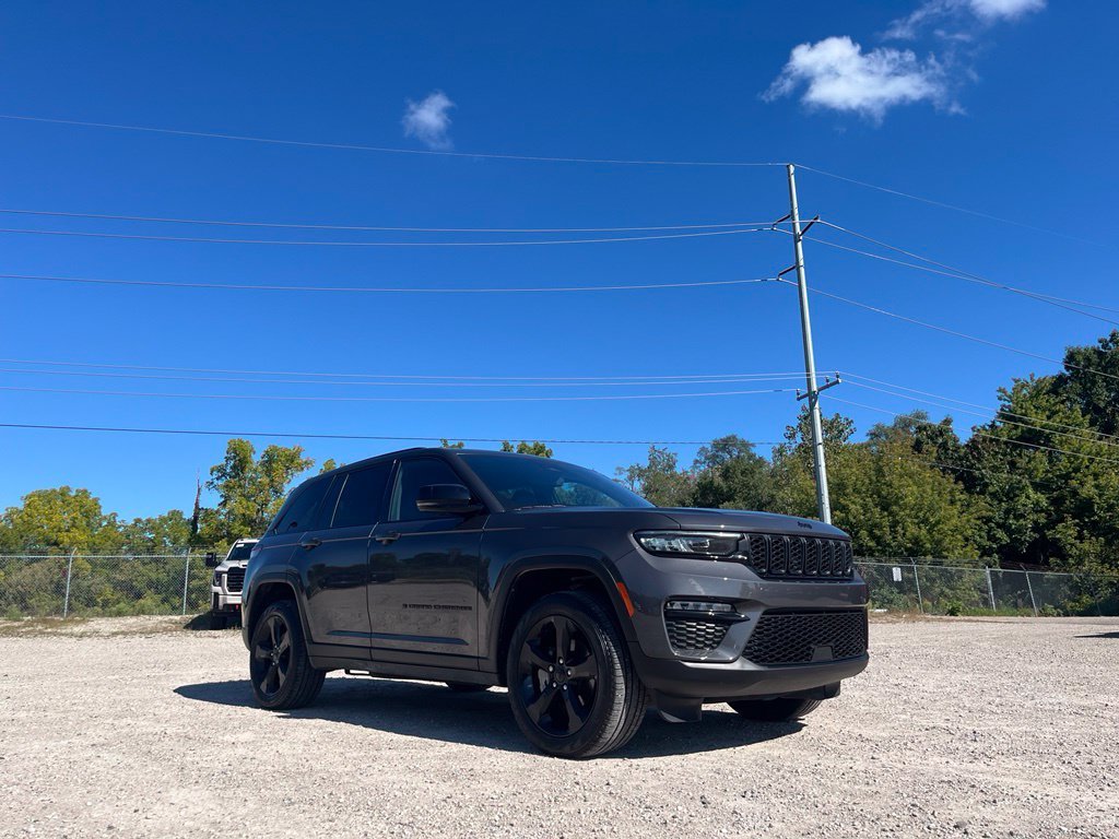 Used 2024 Gray Metallic Jeep Limited image 7