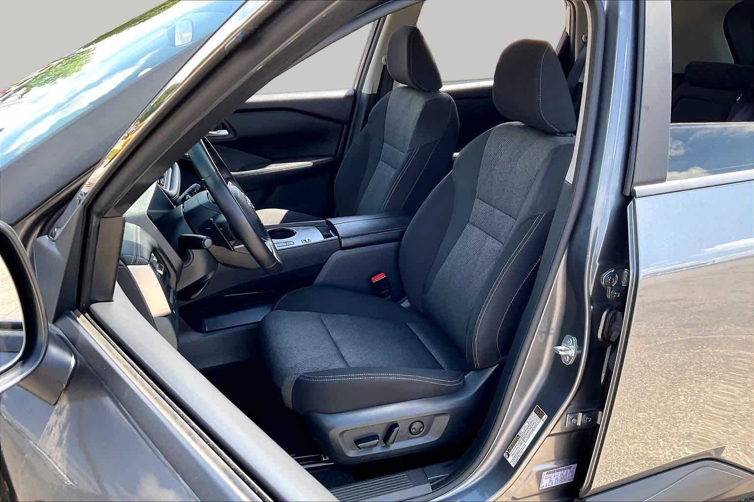 Used 2025 Gun Metallic Nissan SV image 8